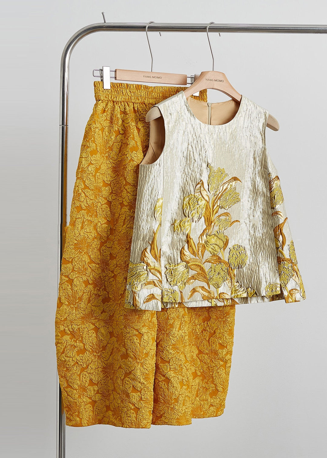 New Retro Golden Jacquard Silk Two Pieces Set Sleeveless - Omychic